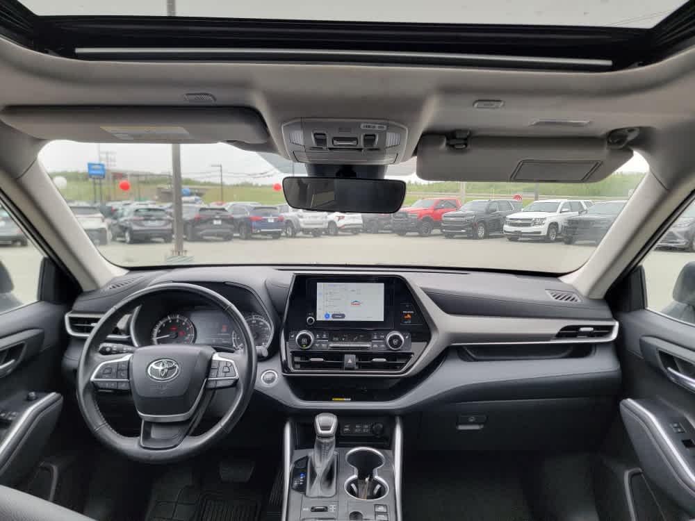 Thumbnail: 2023 Toyota Highlander - 26