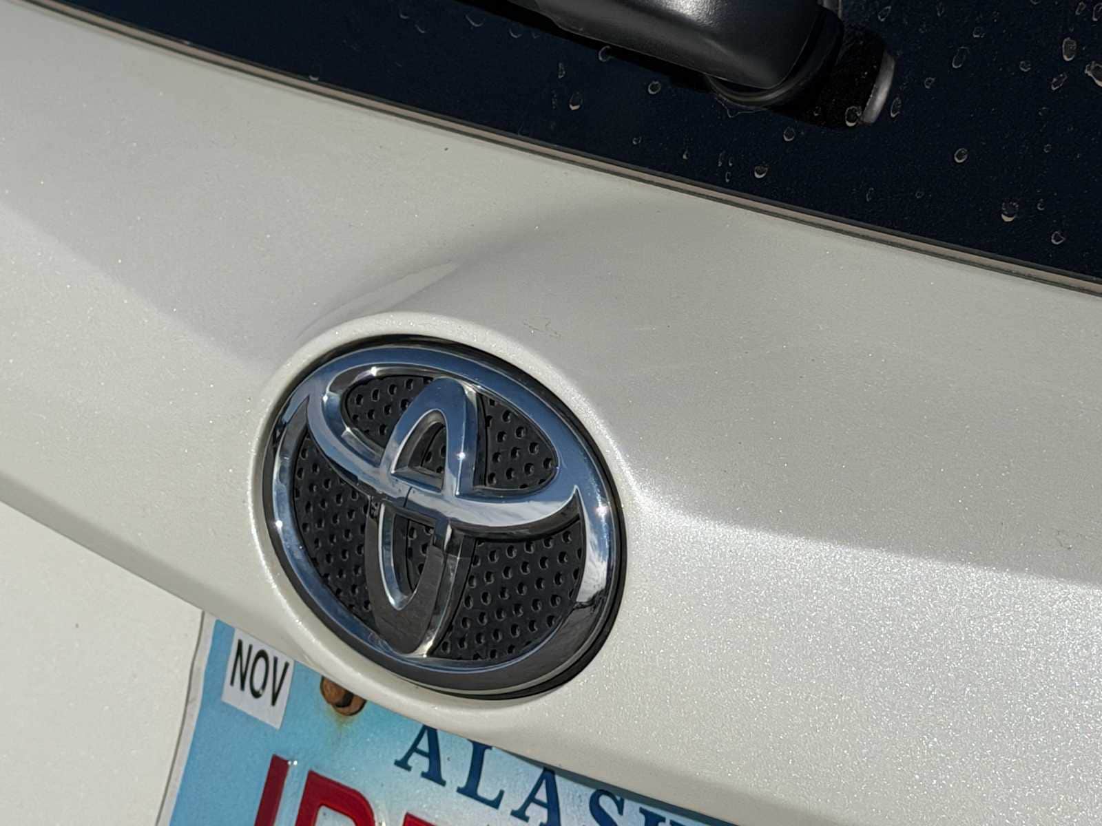 Thumbnail: 2018 Toyota RAV4 - 17