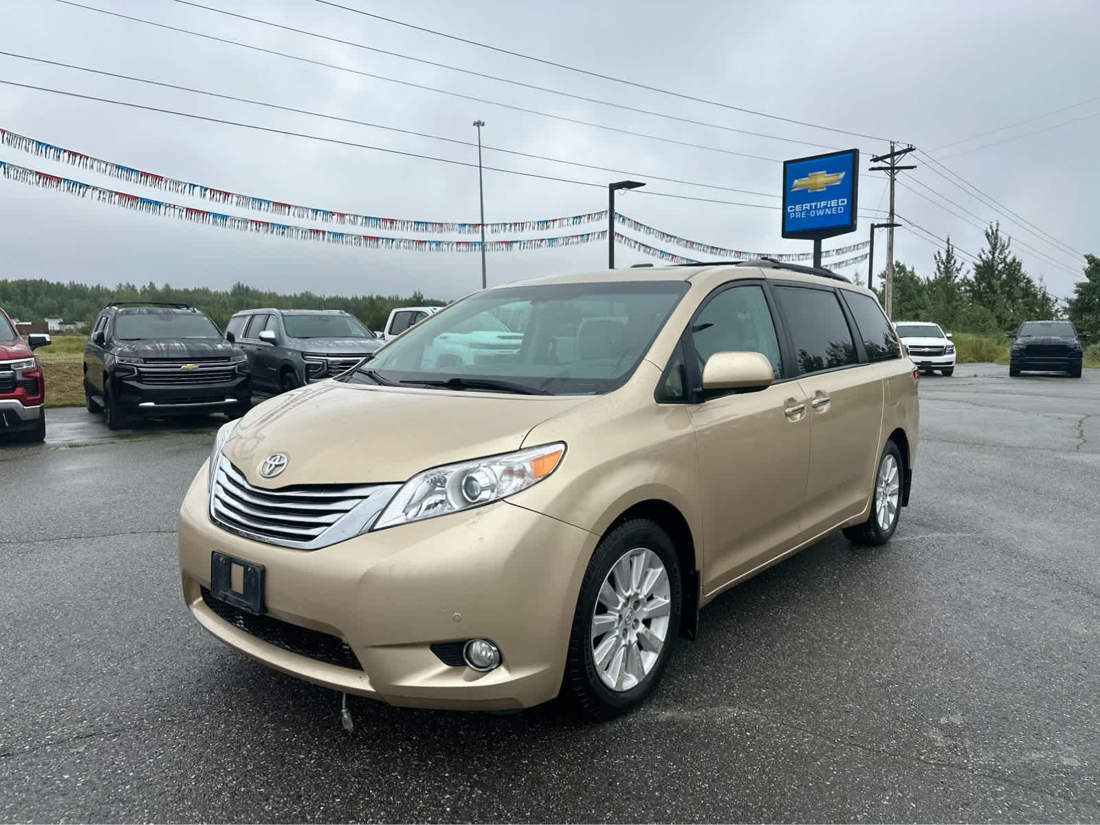 Thumbnail: 2012 Toyota Sienna - 3