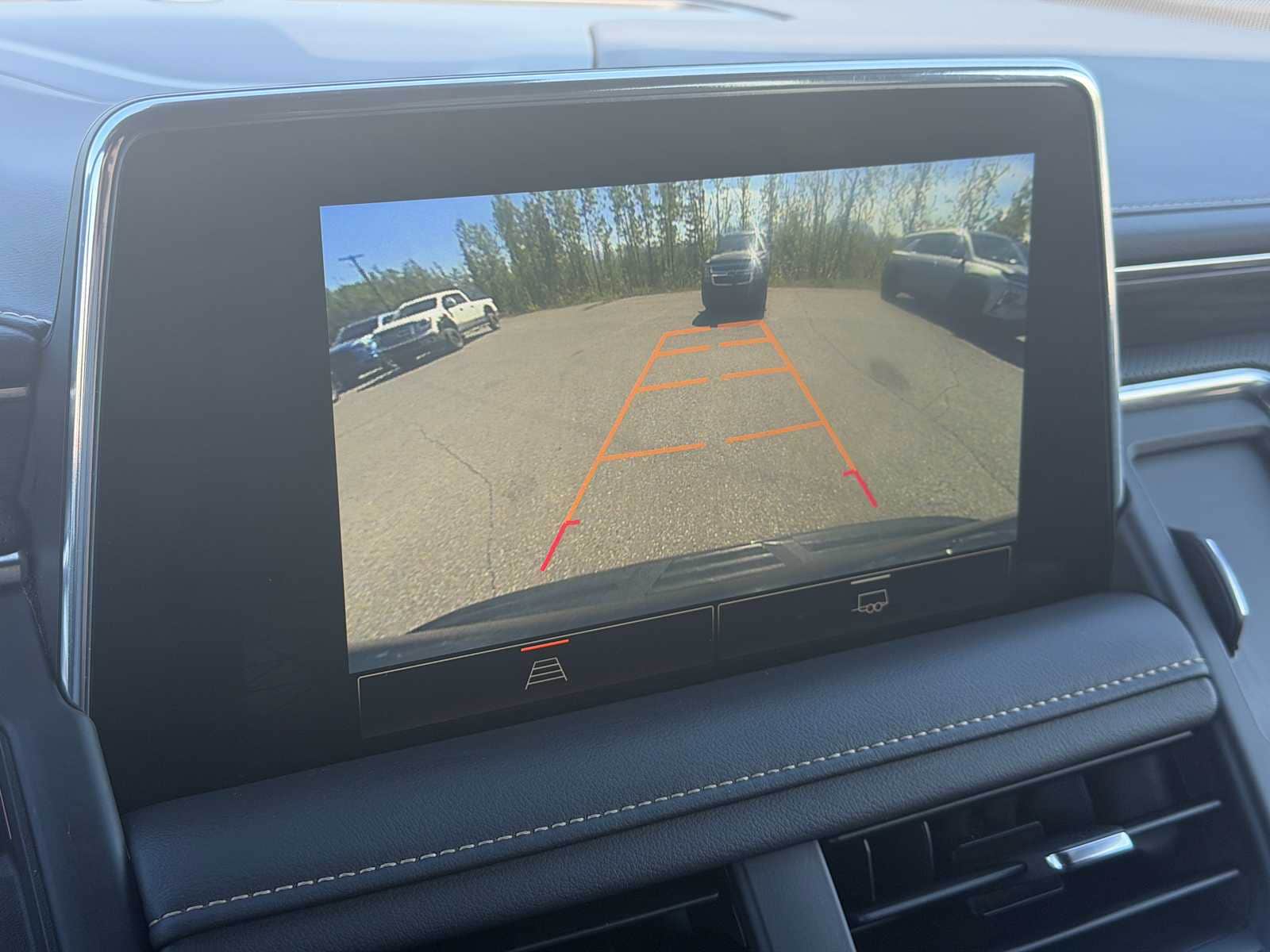 2023 GMC Yukon SLT - Photo 11