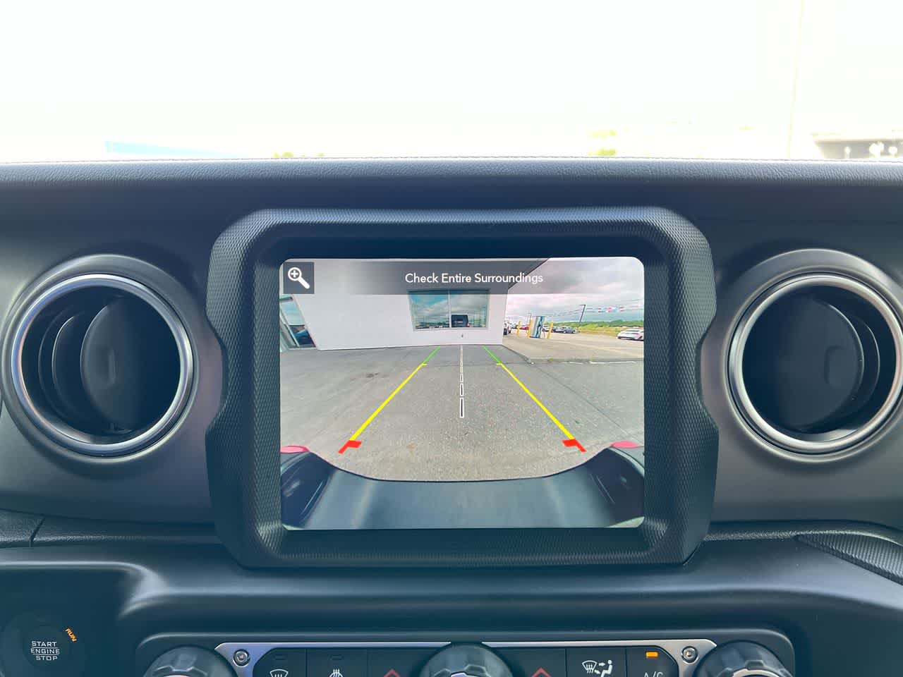 Thumbnail: 2021 Jeep Gladiator - 17