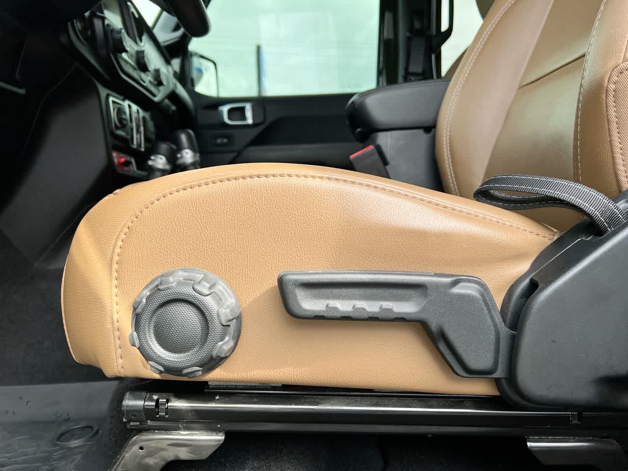 Thumbnail: 2021 Jeep Gladiator - 12