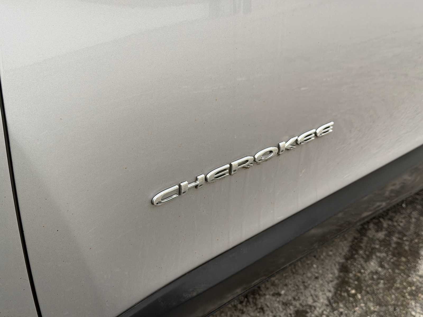 Thumbnail: 2019 Jeep Cherokee - 11