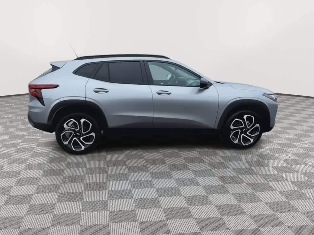 Thumbnail: 2025 Chevrolet Trax - 3