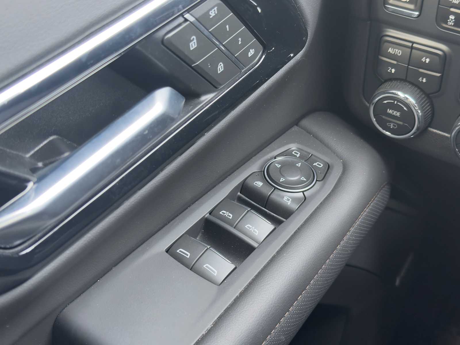 Thumbnail: 2025 Chevrolet Tahoe - 2