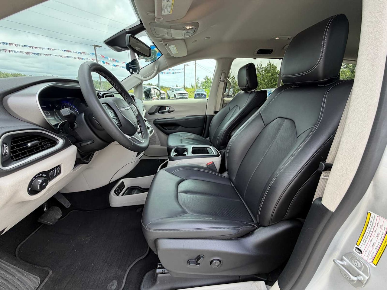2024 Chrysler Pacifica Touring L - Image 26