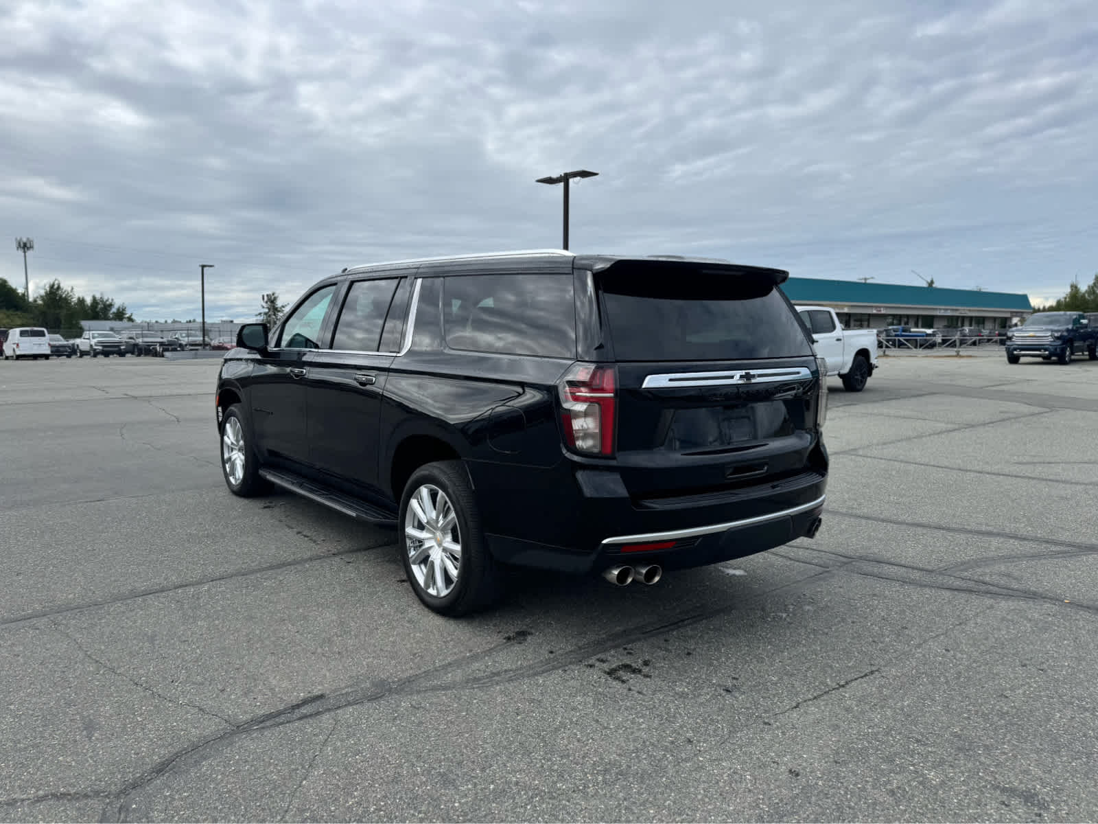 Thumbnail: 2024 Chevrolet Suburban - 3