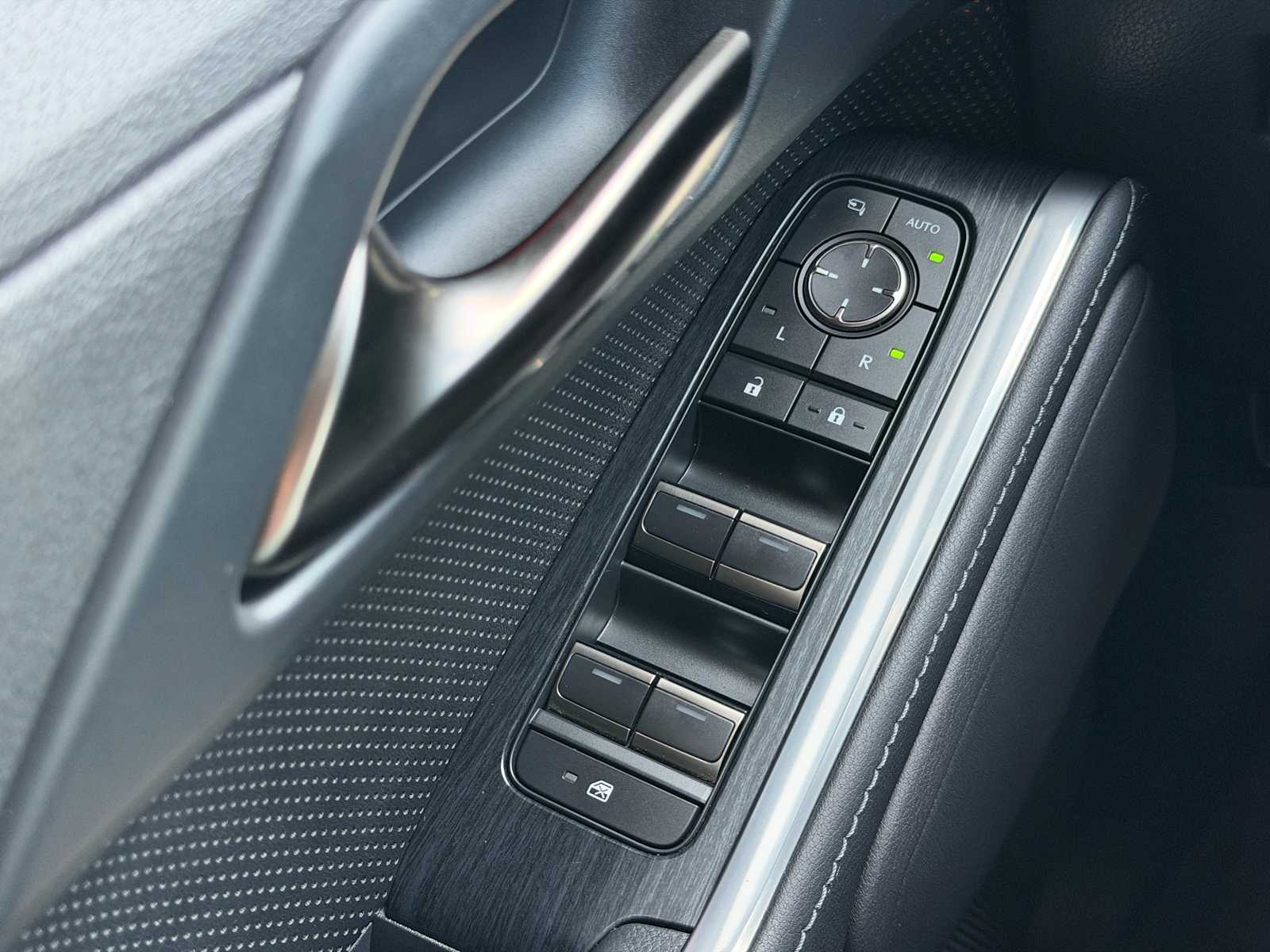 Thumbnail: 2025 Lexus GX - 4