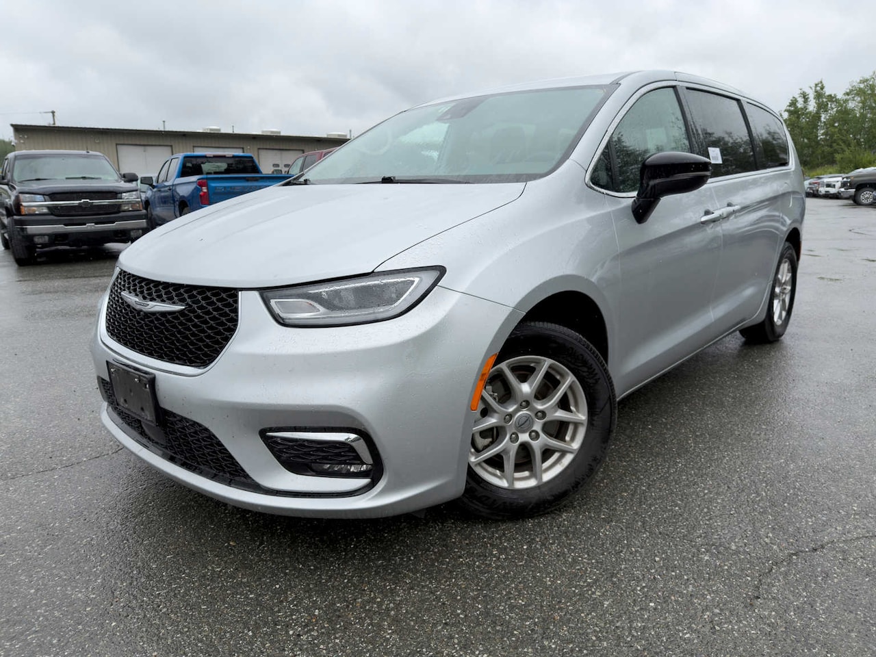 2024 Chrysler Pacifica Touring L - Image 1