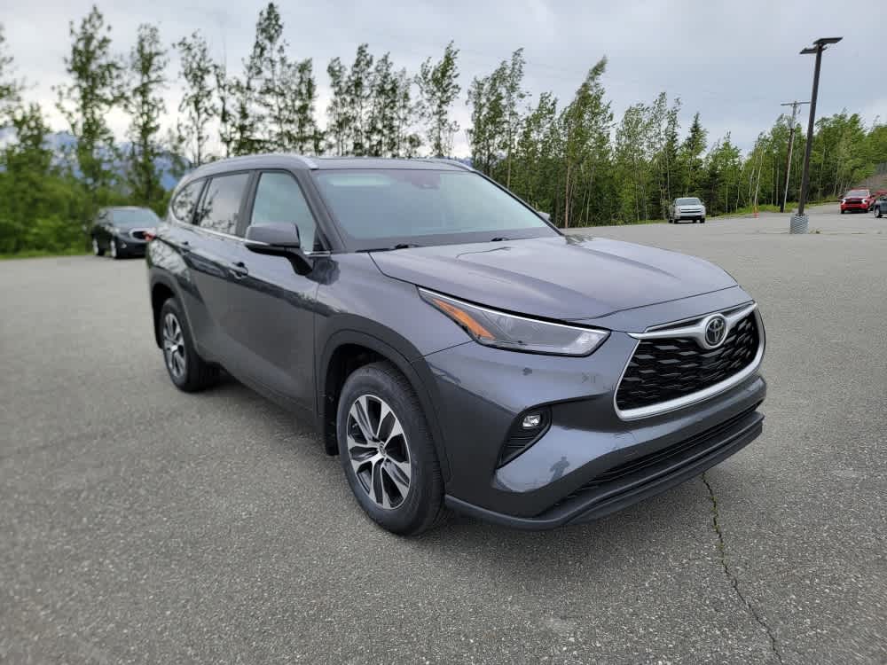 Thumbnail: 2023 Toyota Highlander - 7
