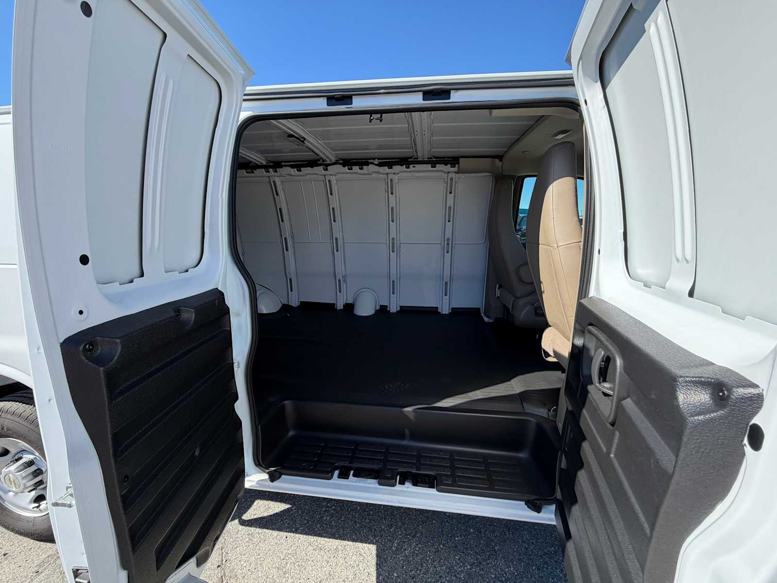 2025 Chevrolet Express Cargo Work Van - Photo 19