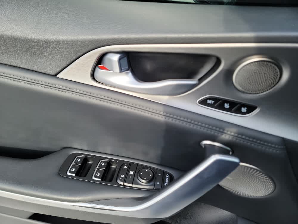 Thumbnail: 2018 Kia Stinger - 10