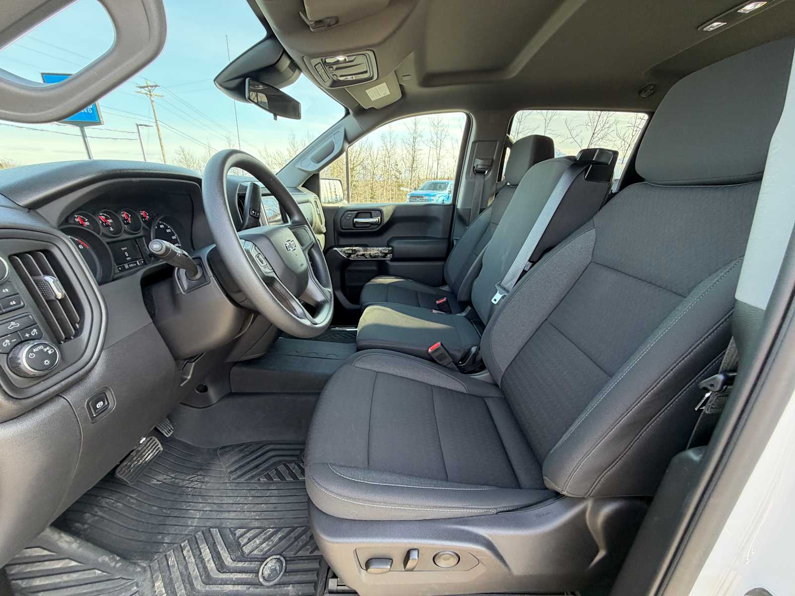 Thumbnail: 2025 Chevrolet Silverado 1500 - 6