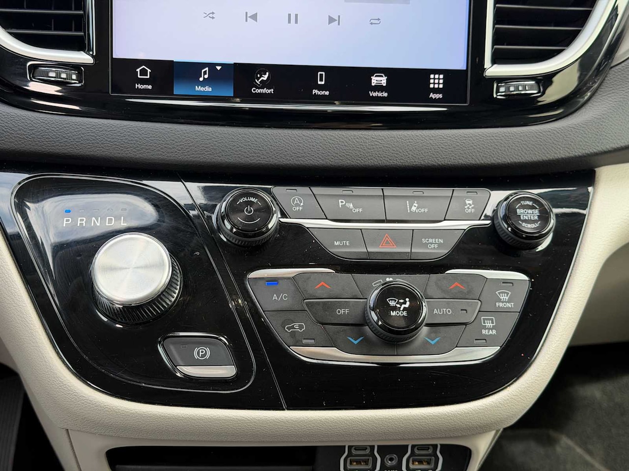 2024 Chrysler Pacifica Touring L - Image 31