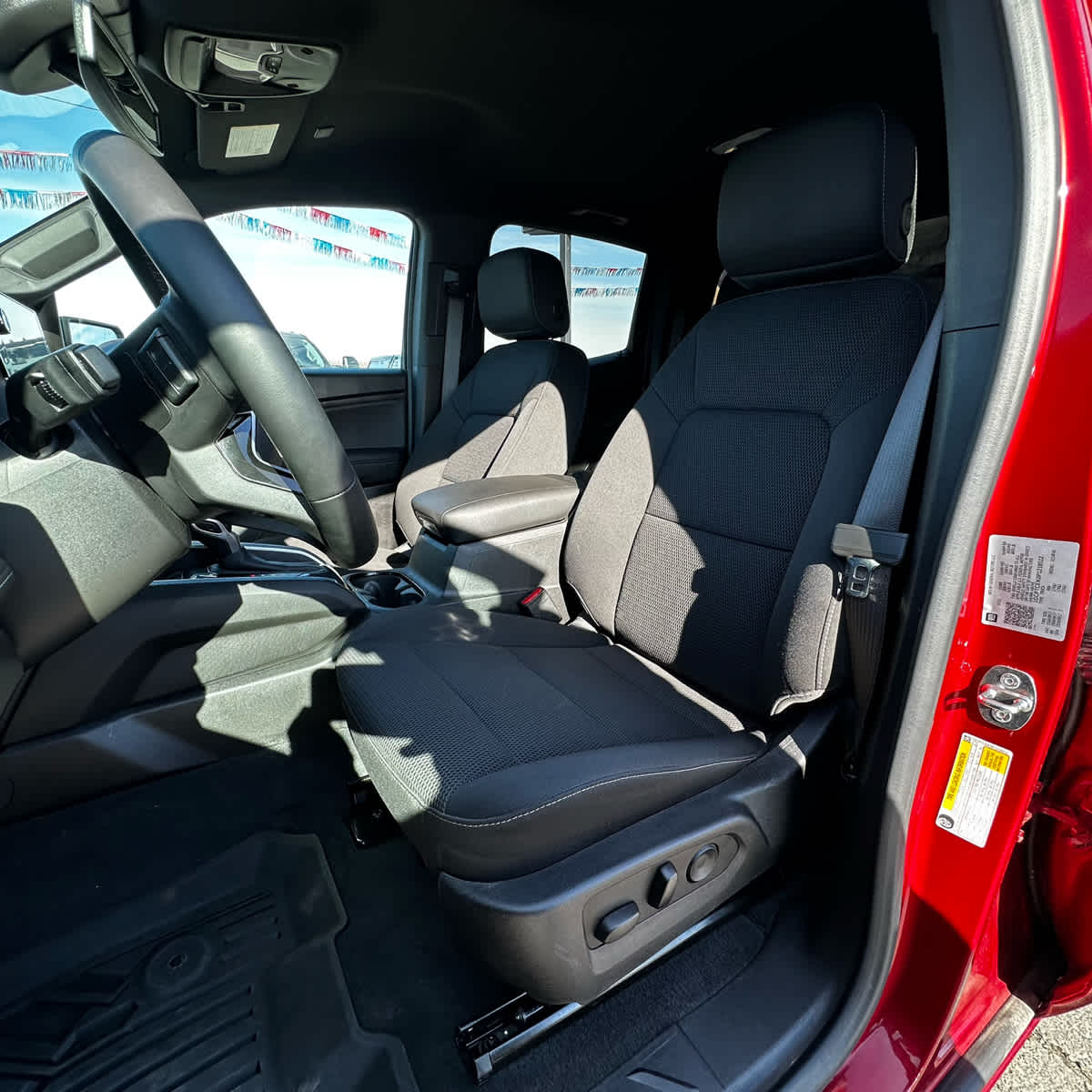 Thumbnail: 2023 Chevrolet Colorado - 11
