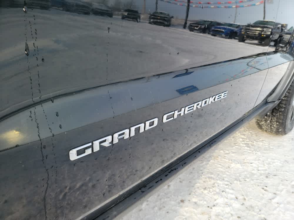 Thumbnail: 2015 Jeep Grand Cherokee - 23