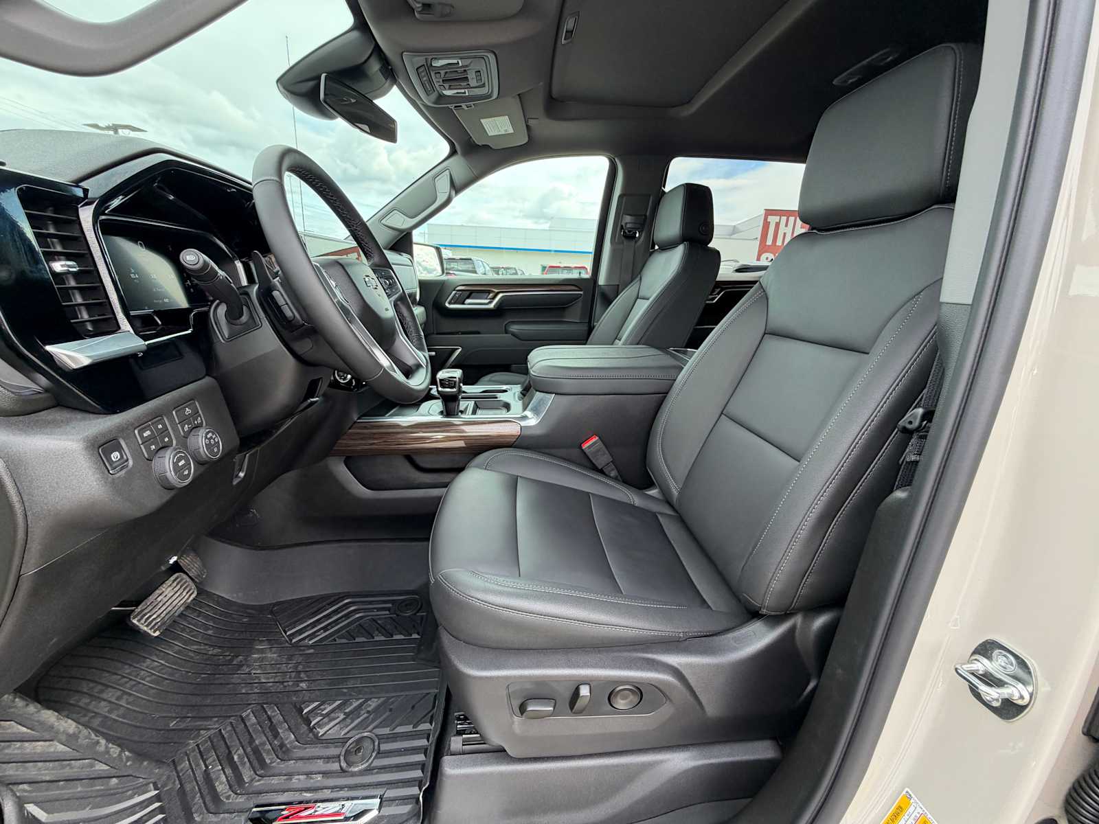 Thumbnail: 2026 Chevrolet Silverado 1500 - 6