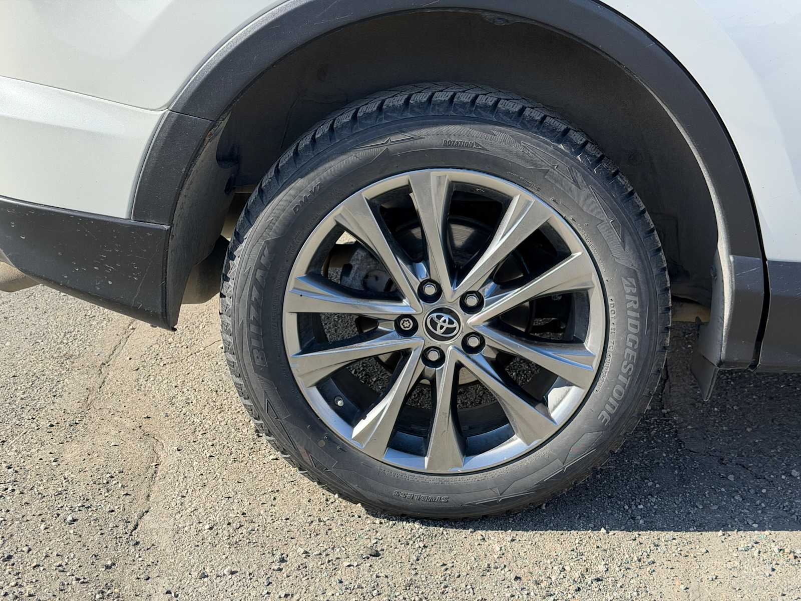 Thumbnail: 2018 Toyota RAV4 - 15