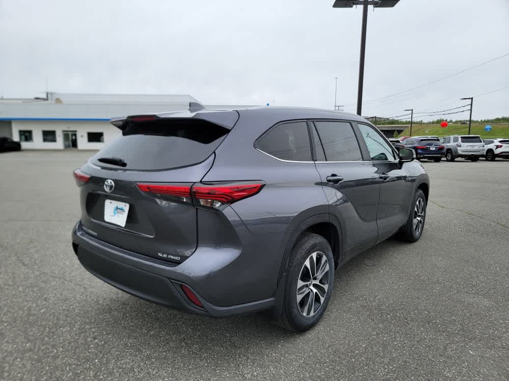Thumbnail: 2023 Toyota Highlander - 5