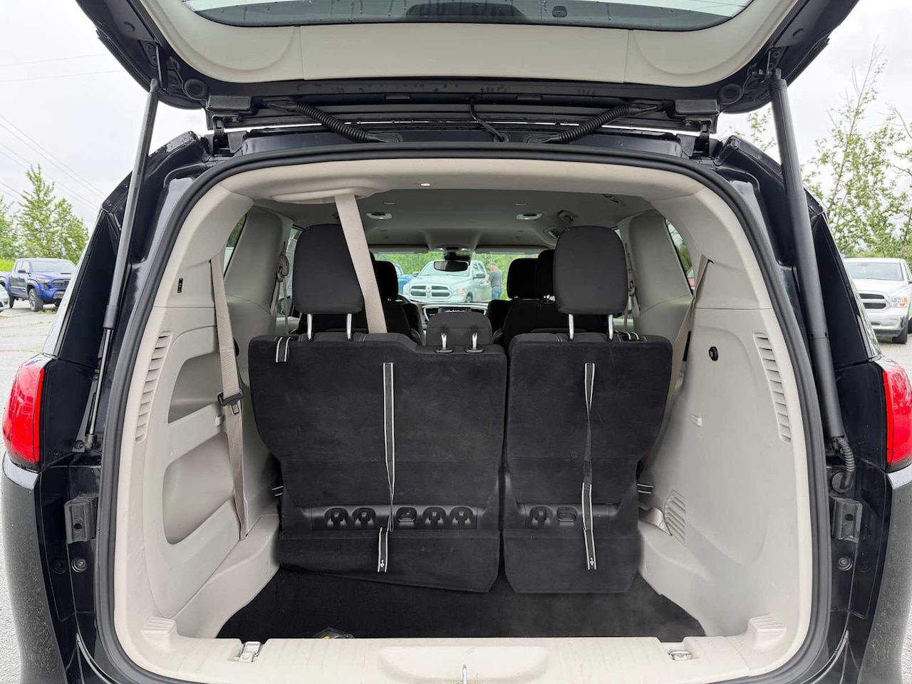 2023 Chrysler Voyager LX - Image 18
