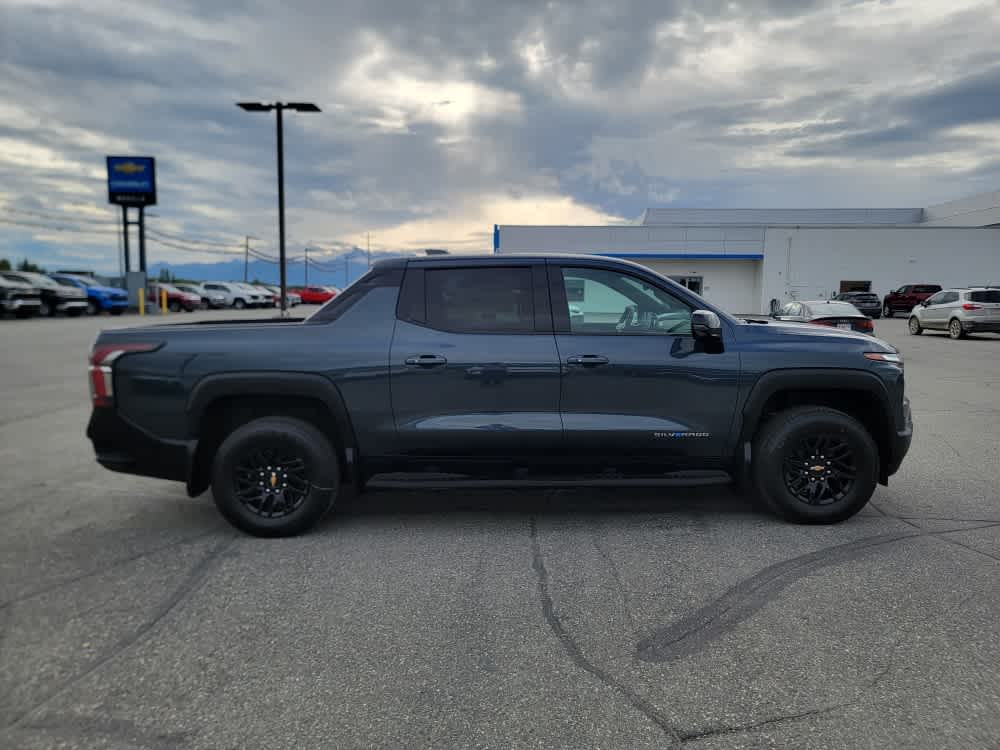 Thumbnail: 2025 Chevrolet Silverado EV - 6