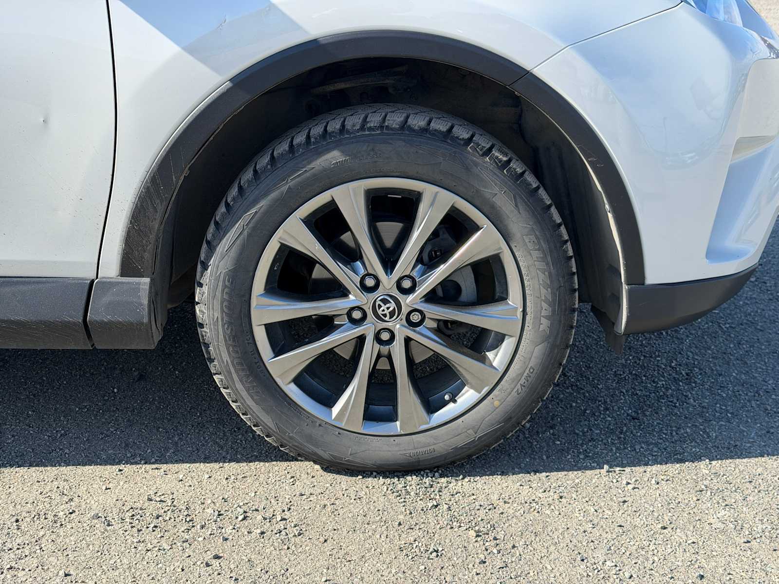 Thumbnail: 2018 Toyota RAV4 - 14