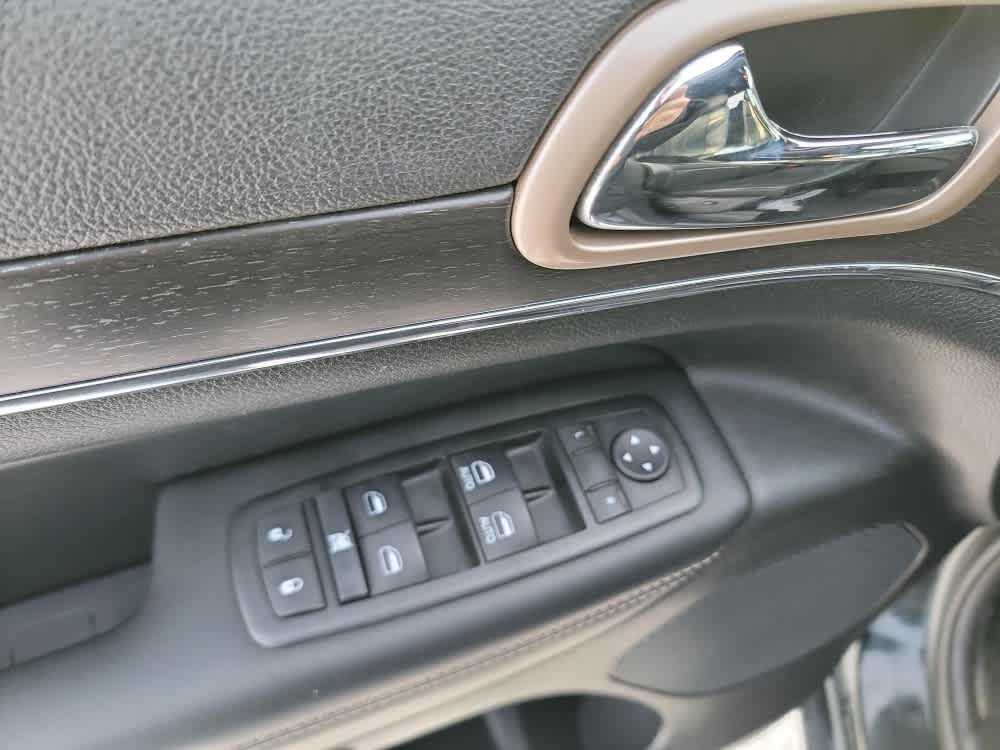 Thumbnail: 2015 Jeep Grand Cherokee - 10