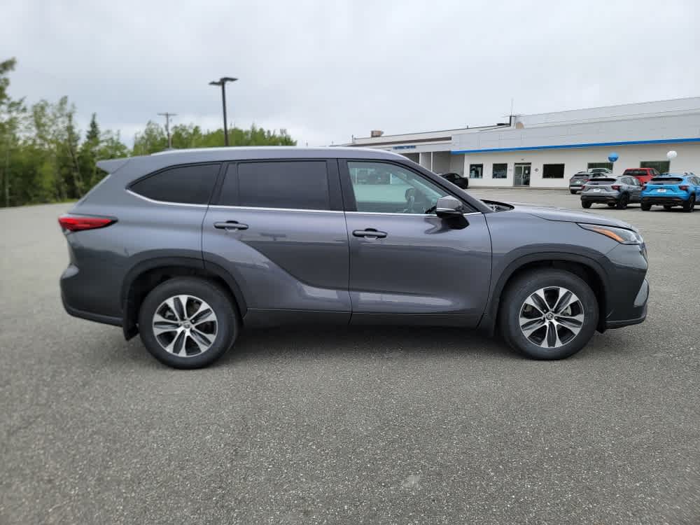 Thumbnail: 2023 Toyota Highlander - 6