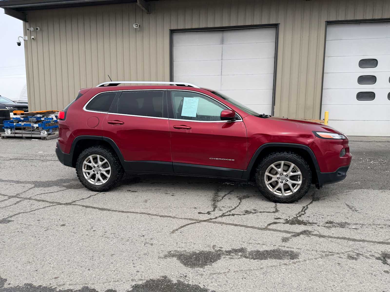 Thumbnail: 2015 Jeep Cherokee - 6