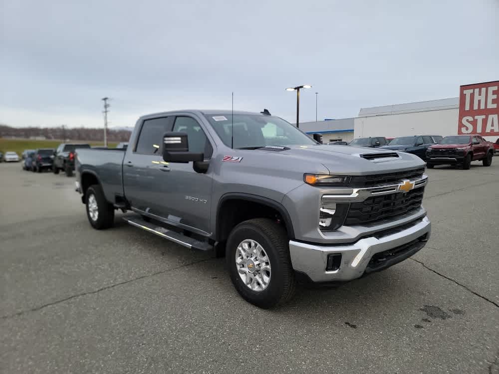 Thumbnail: 2026 Chevrolet Silverado 3500 - 7