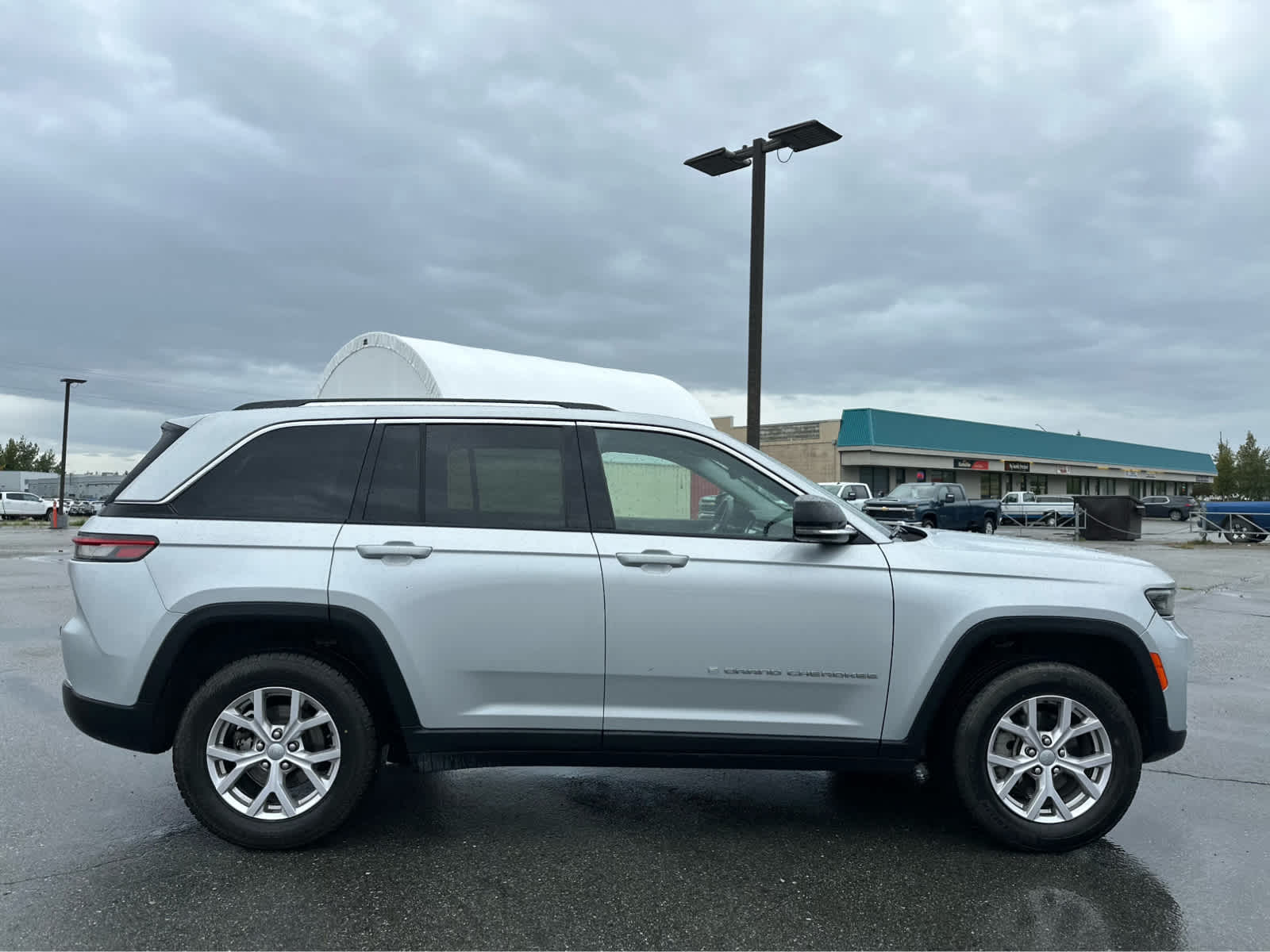 Thumbnail: 2022 Jeep Grand Cherokee - 8