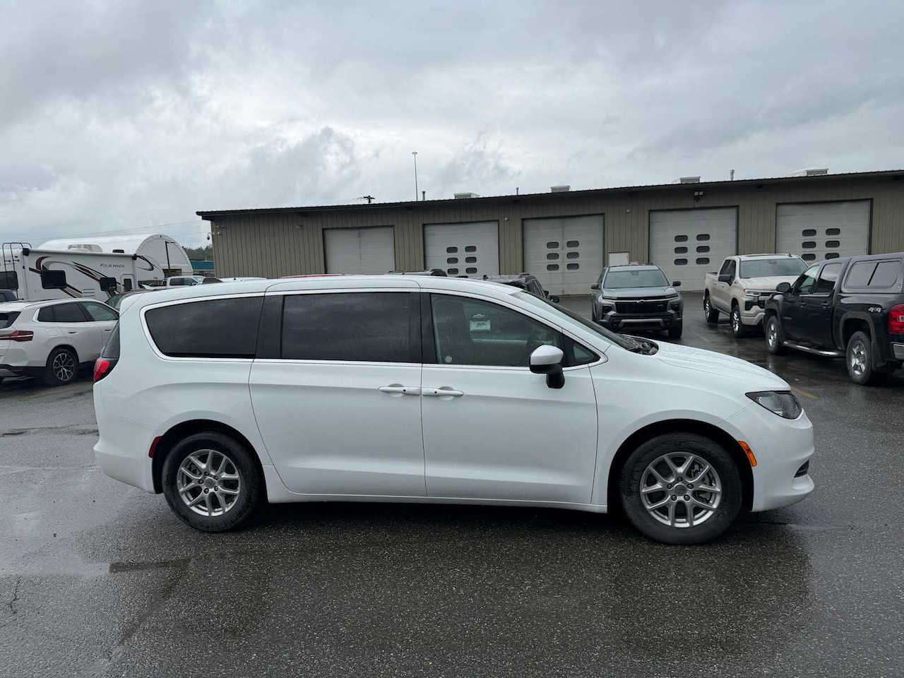 2025 Chrysler Pacifica Limited - Image 6