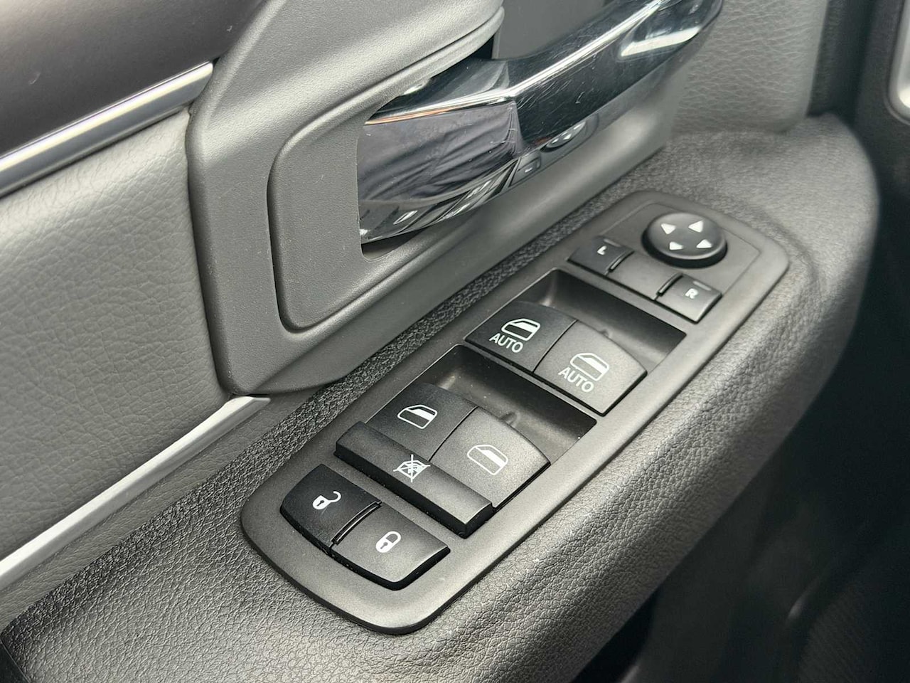 2024 Ram 1500 Classic SLT - Image 4