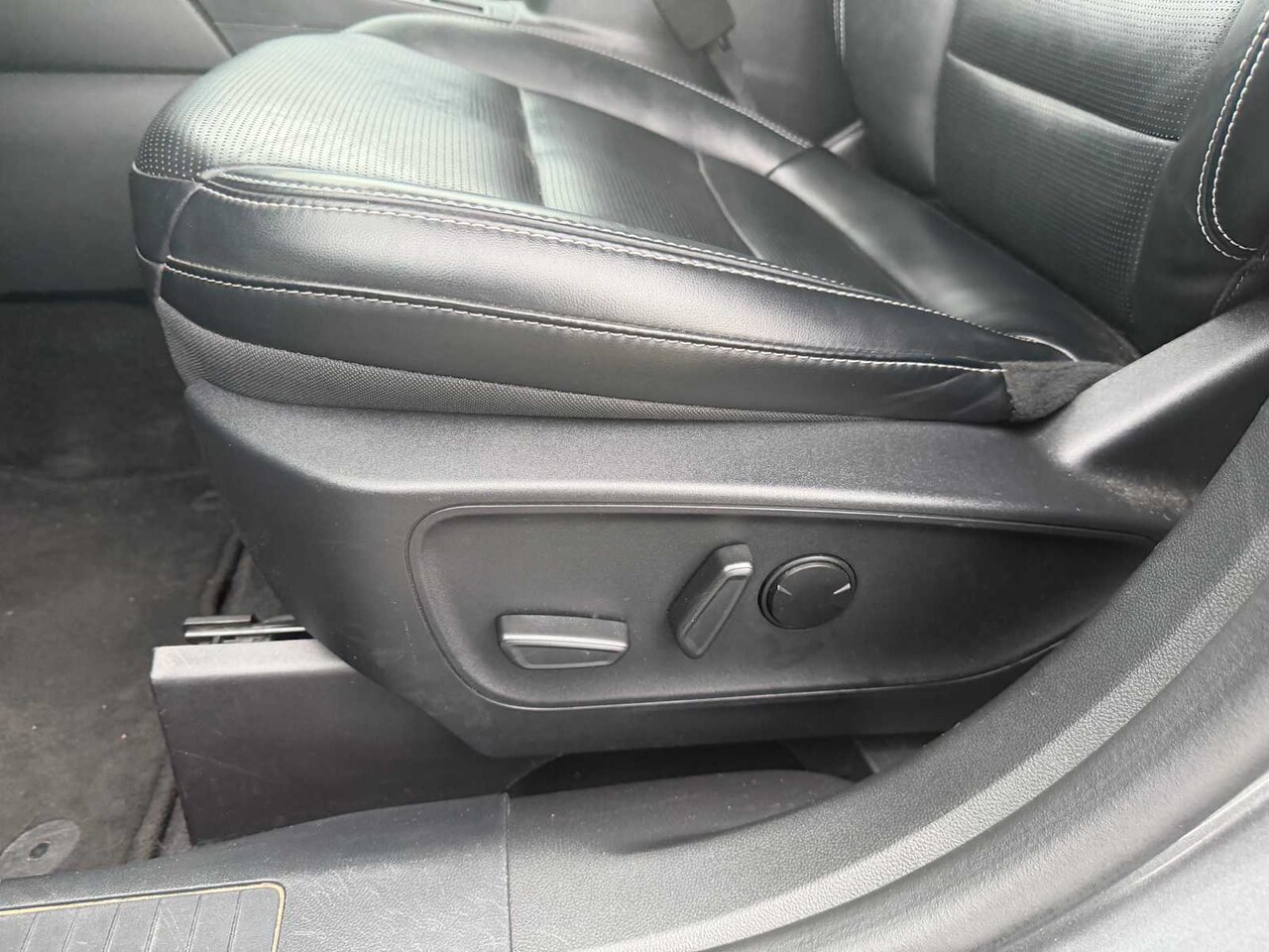2025 Ford Escape Platinum - Image 5