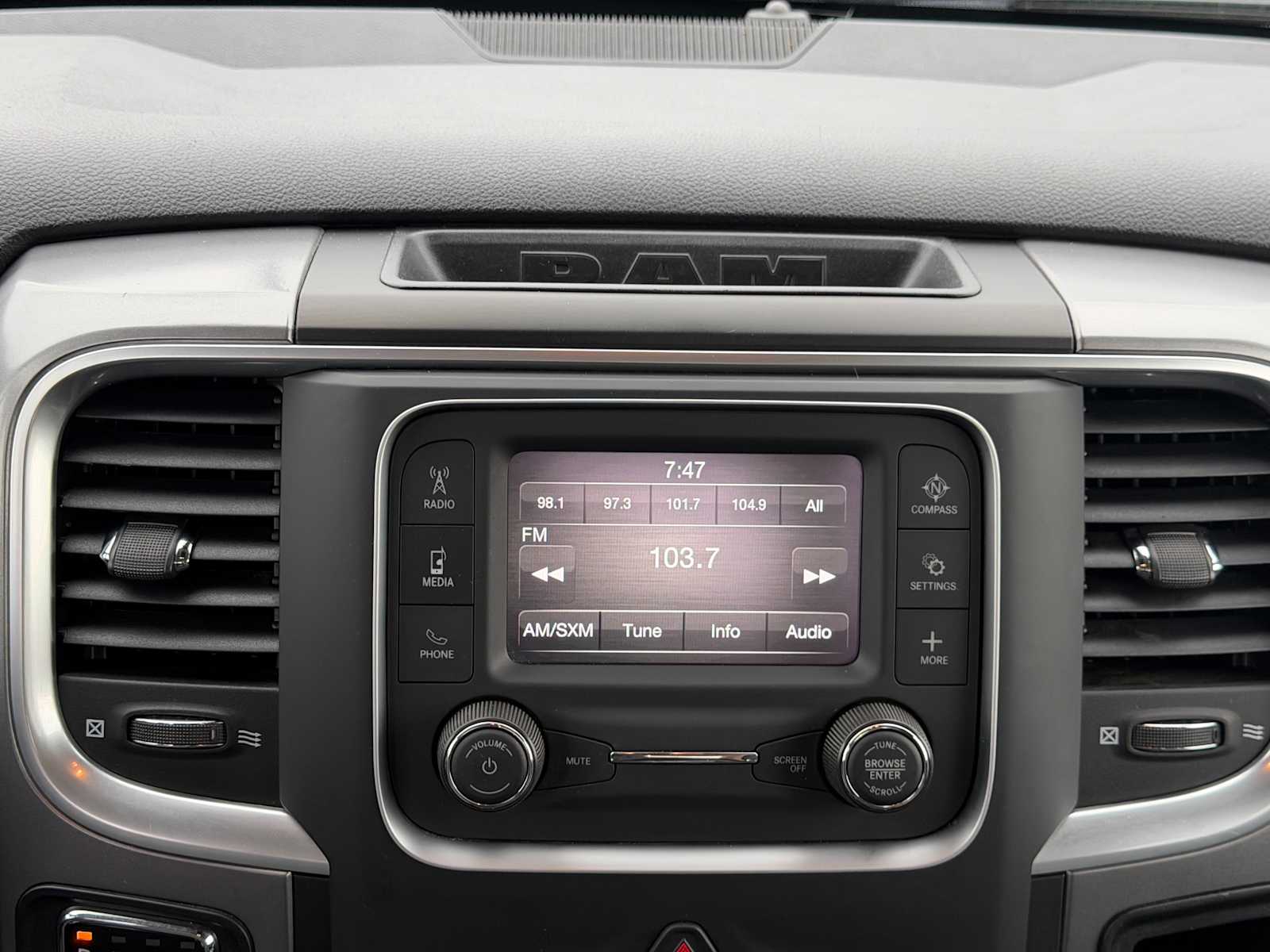 2024 RAM Ram 1500 Classic SLT - Photo 19