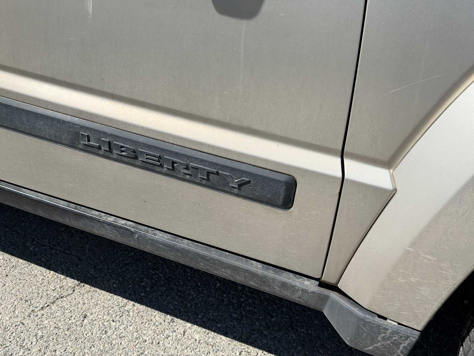 Thumbnail: 2011 Jeep Liberty - 18