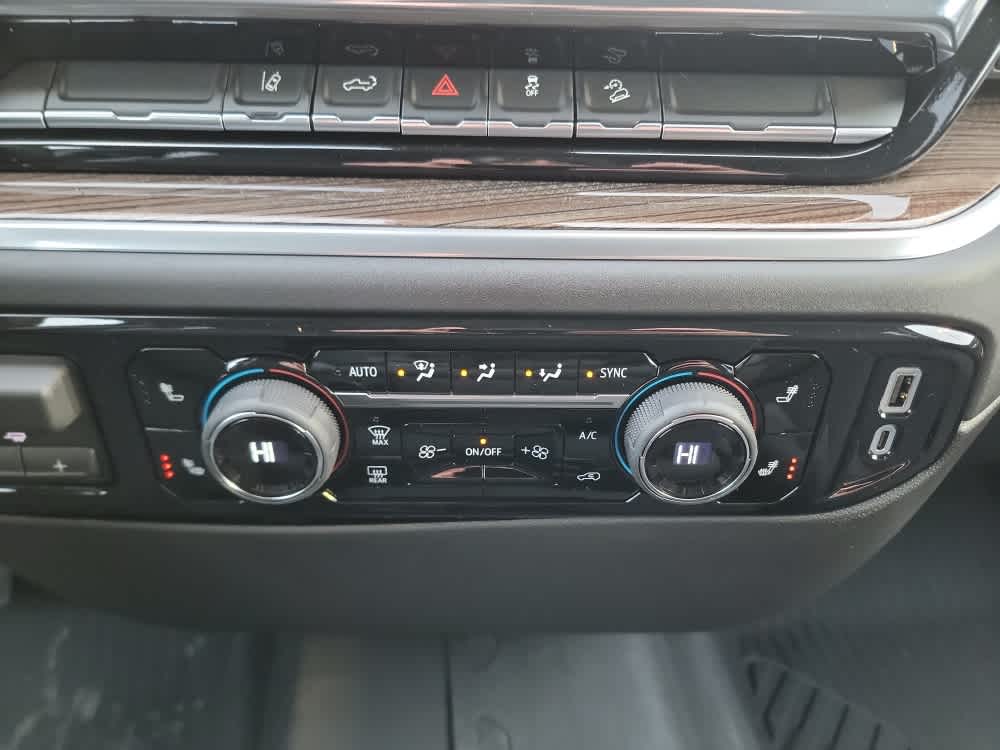 Thumbnail: 2026 Chevrolet Silverado 3500 - 17