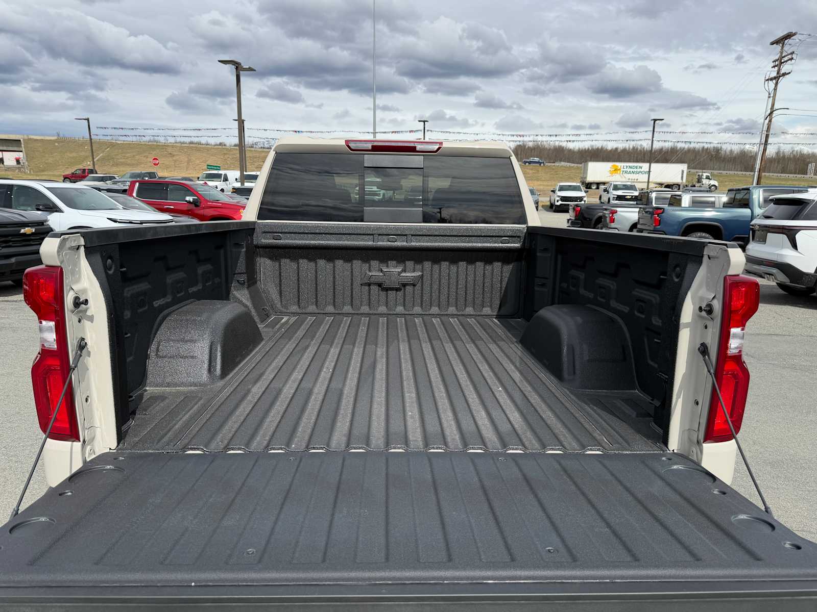 Thumbnail: 2026 Chevrolet Silverado 1500 - 26
