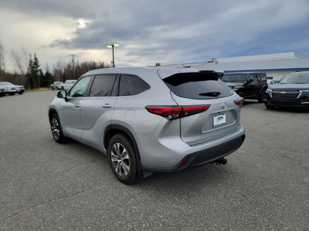 Used 2021 Toyota Highlander XLE