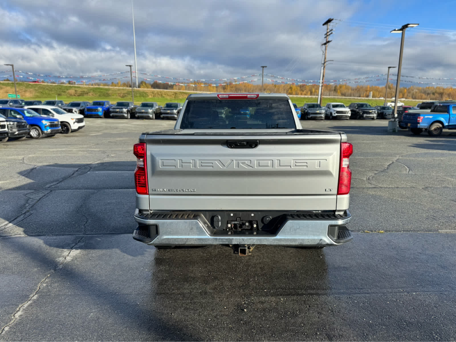 2023 Chevrolet Silverado 1500 LT photo 2
