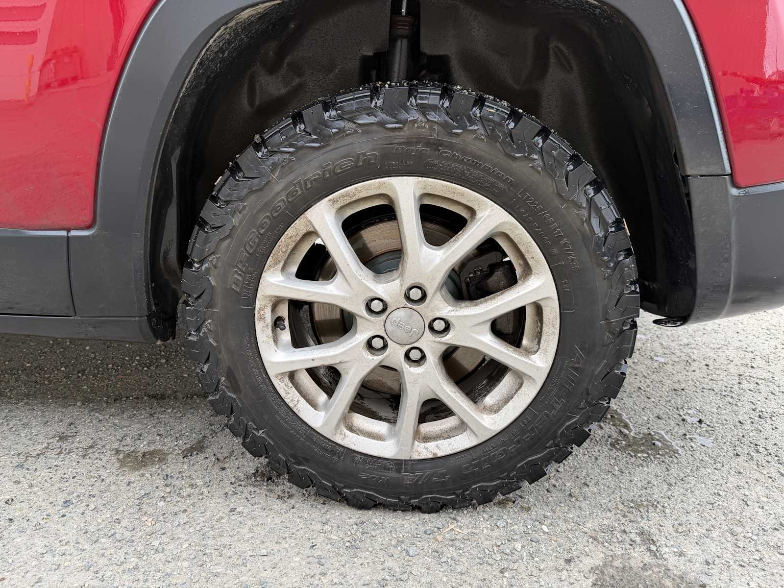 Thumbnail: 2015 Jeep Cherokee - 25