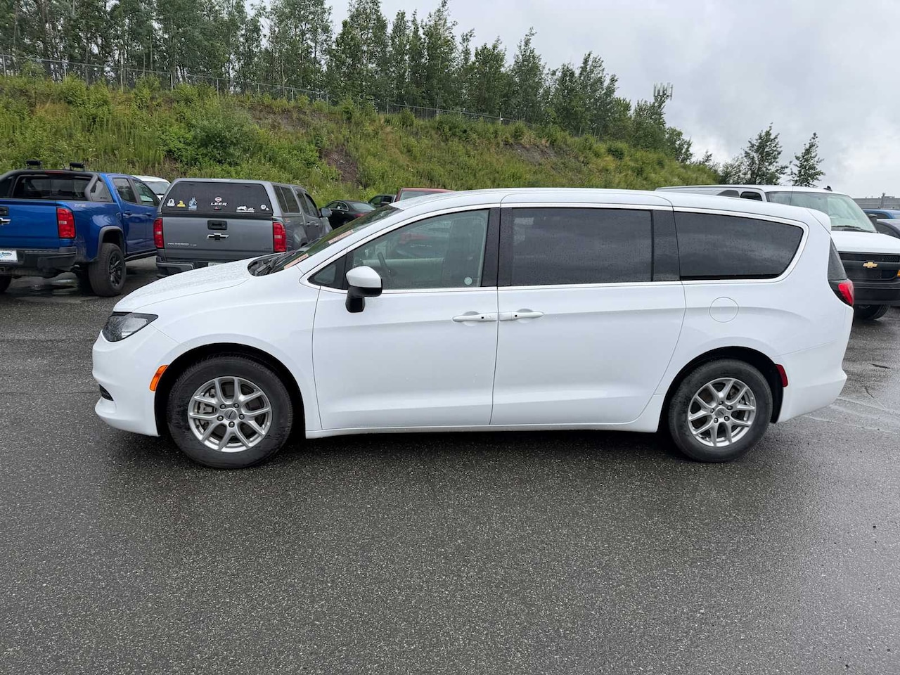 2025 Chrysler Pacifica Limited - Image 2