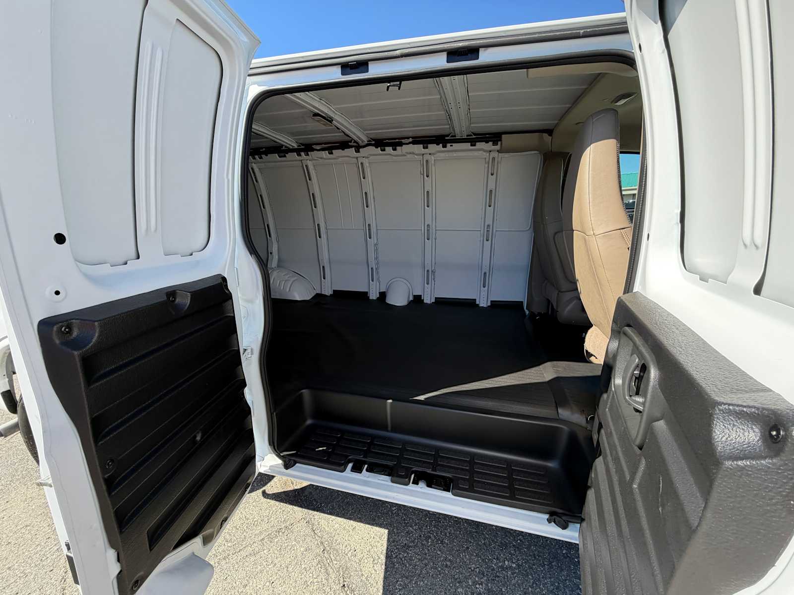 2025 Chevrolet Express Cargo Work Van - Photo 19