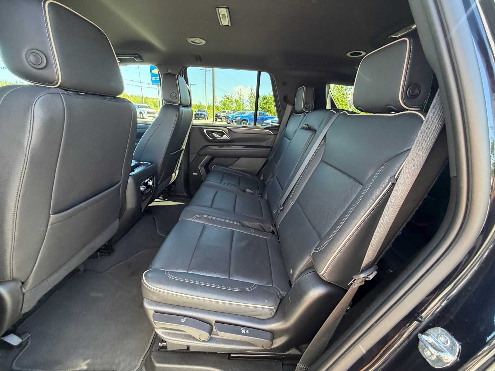 2023 GMC Yukon SLT - Photo 25