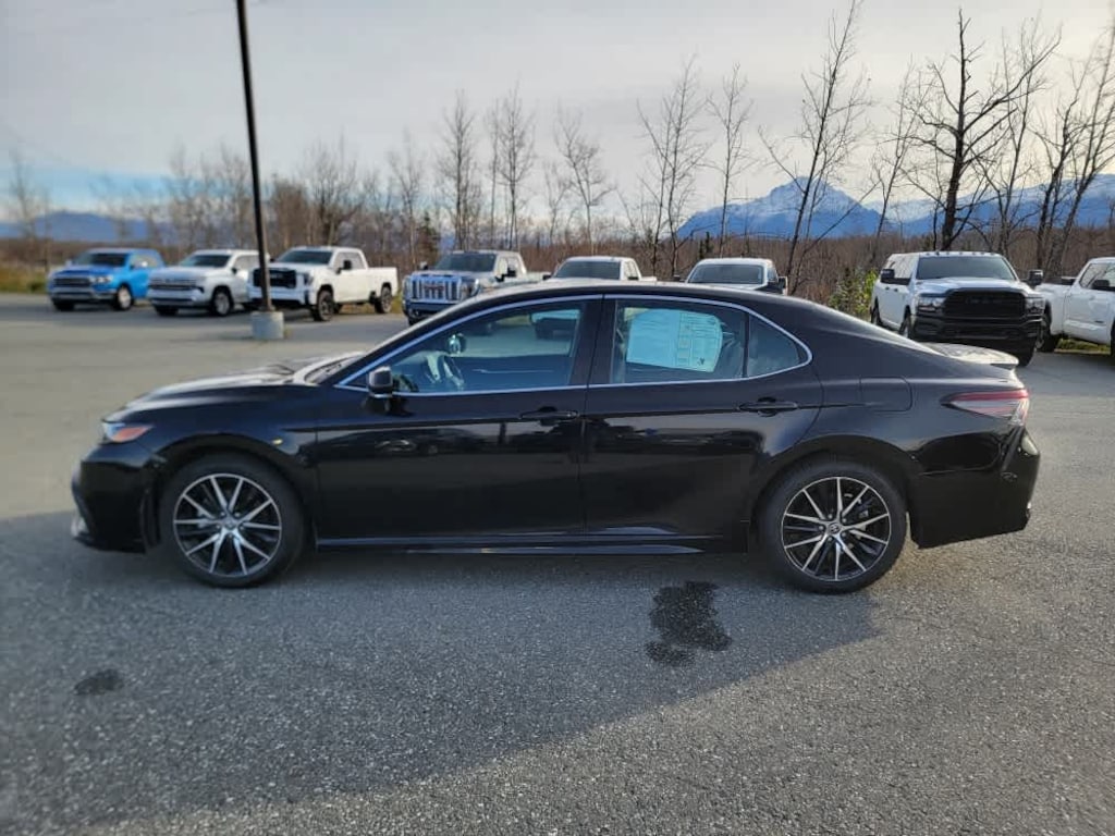 Used 2023 Toyota Camry SE