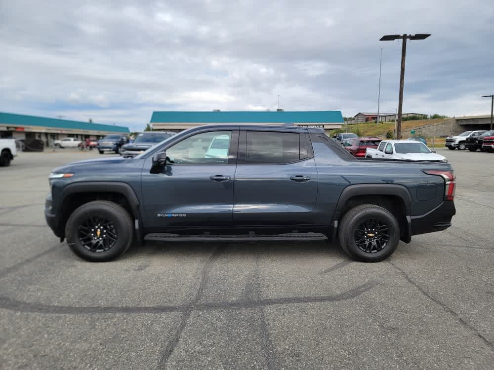 Thumbnail: 2025 Chevrolet Silverado EV - 2