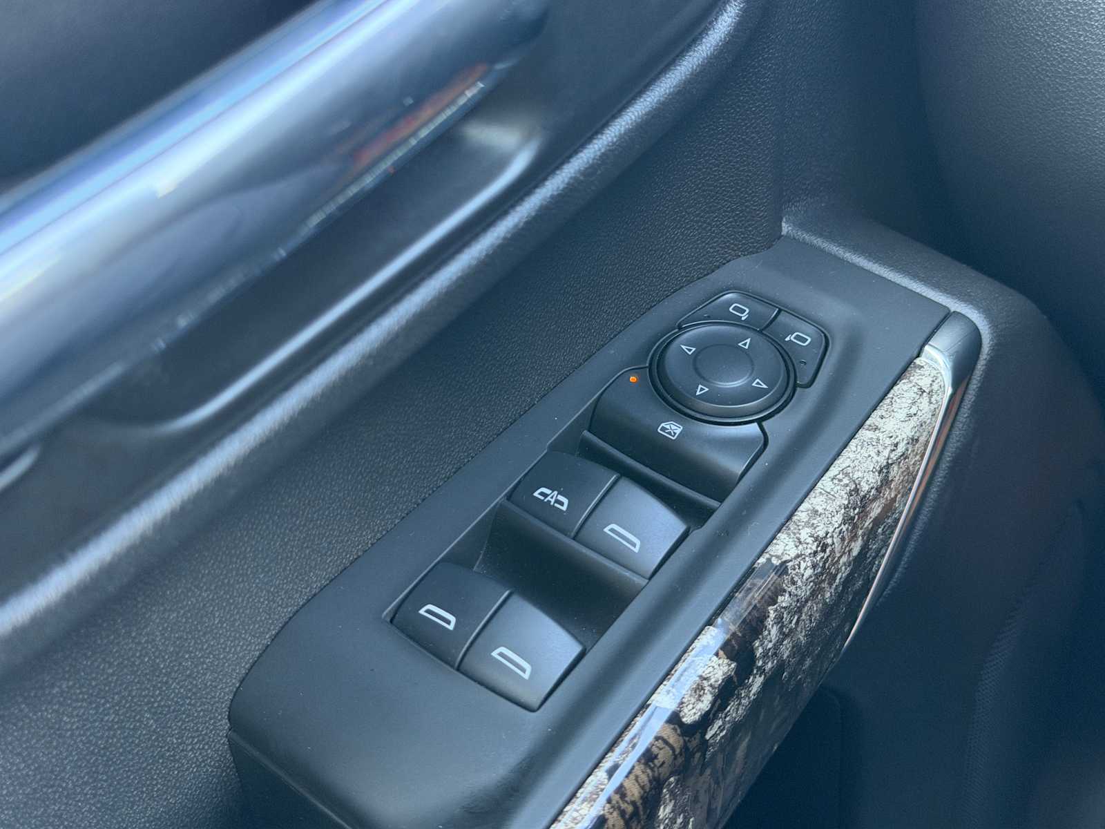 Thumbnail: 2025 Chevrolet Silverado 1500 - 4