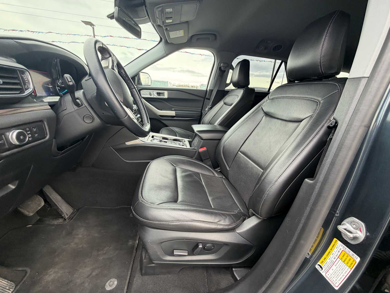 Thumbnail: 2022 Ford Explorer - 25