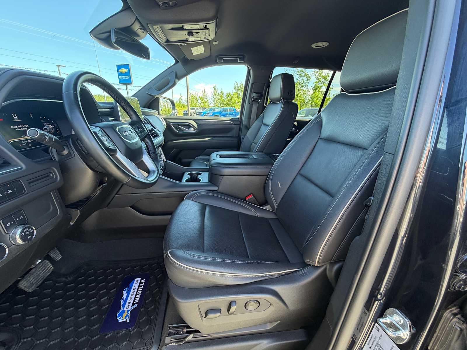 2023 GMC Yukon SLT - Photo 17