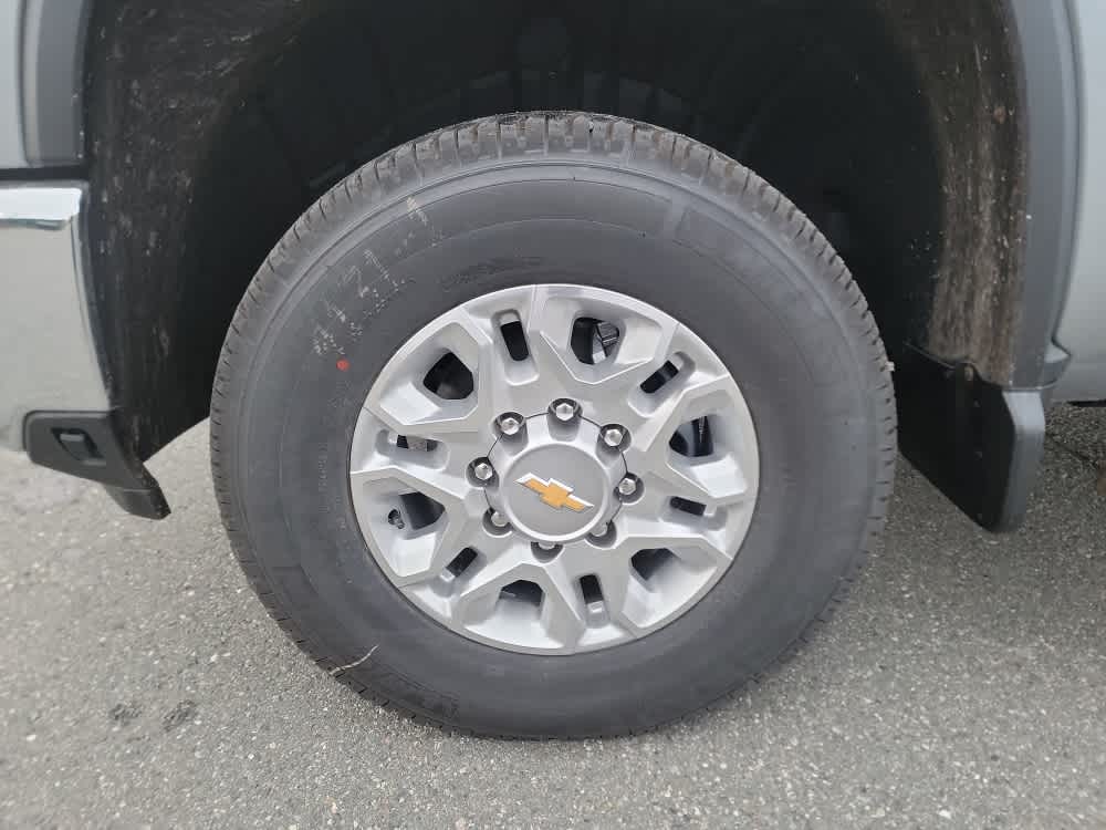 Thumbnail: 2026 Chevrolet Silverado 3500 - 9